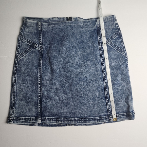 Wild Fable Vintage Wash 90s Mini Skirt Women's Size 4 Stretch Blue Denim - Picture 6 of 6